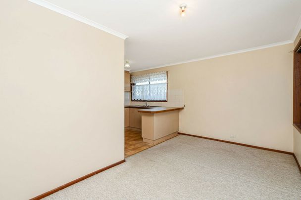 Cosy Three bedroom home - Photo 1