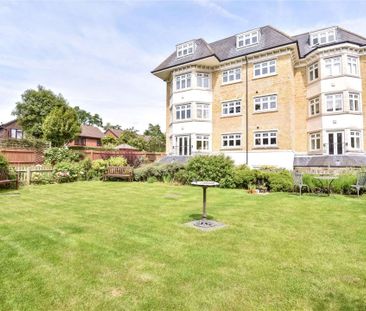 A spacious and well-presented apartment with secure parking, ideall... - Photo 6