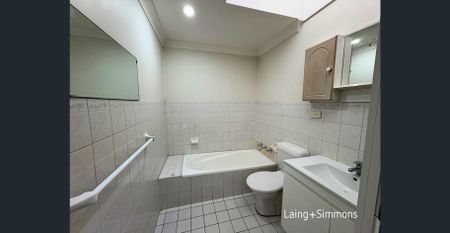 Updated three-bedroom home close to amenities - Photo 5