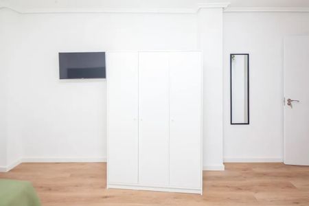 Carrer de les Illes Canàries, Valencia, Valencian Community 46023 - Photo 2