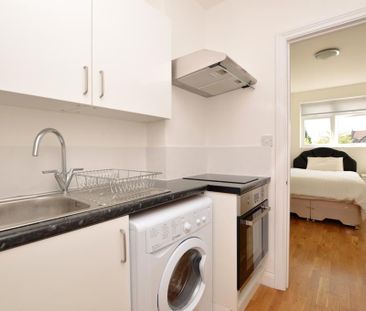 Studio to rent - Photo 2
