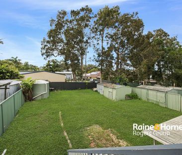 Renovated Upstairs Unit with Spacious Living - Photo 5