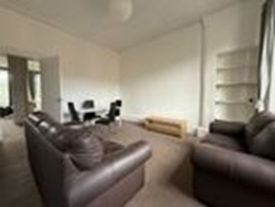 3 Bed Flat, Roslea Drive, G31 - Photo 1