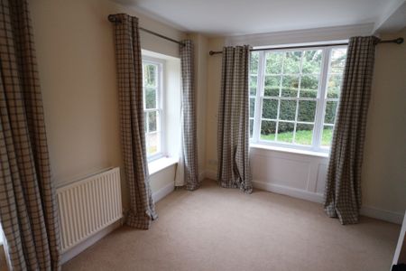 Six Bedroom House for Rent in Wickham Bushops - Photo 2