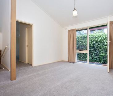Great Location in Surrey Hills - Photo 2
