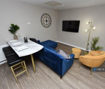 1 bedroom in a flat share to rent - Photo 1