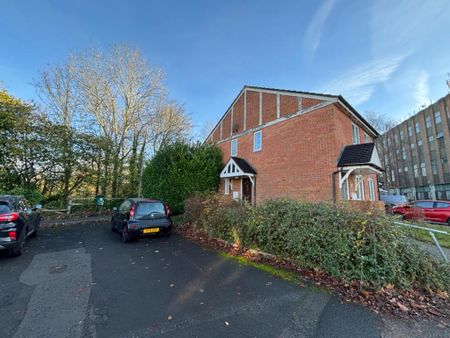 2 bedroom maisonette to rent - Photo 2