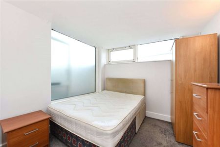 Two bedroom apartment in Wapping, near to St Katharine Docks. - Photo 4