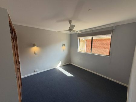 FOUR BEDROOM UNIT CENTRALLY LOCATED - Photo 3