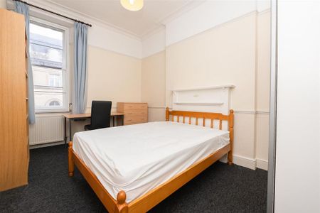 5 bedroom flat to rent - Photo 4