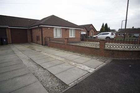 2 Beds Bungalow to Let on Cliffe Court, Preston - Photo 4