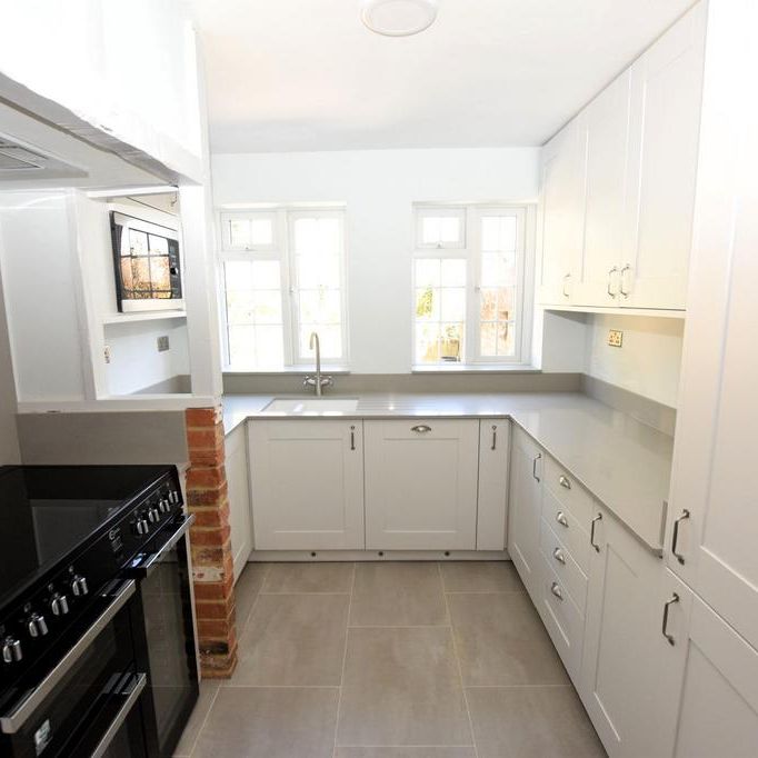 3 bedroom semi-detached house to rent - Photo 1