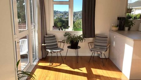 Sunny dry 3 bedroom with views - Ngaio - Photo 5