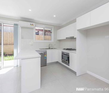 Modern 3 Bedroom Villa In Desirable Location - Photo 1