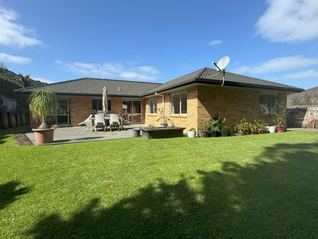 Executive Home in Pukenui Estate - Photo 4