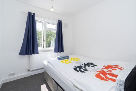 3 bedroom House To Let - Photo 5