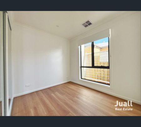 33 Langer Circuit, Cranbourne, Vic 3977 - Photo 3