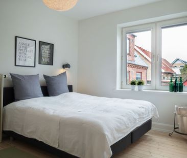 Møbleret 2-værelses lejlighed med parkering - Photo 4