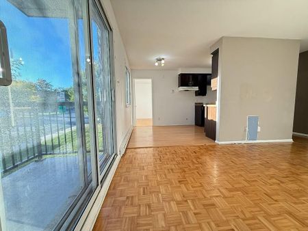 655 Boulevard Laval, Laval, QC - Photo 2