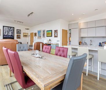 3 bedroom flat to rent - Photo 3
