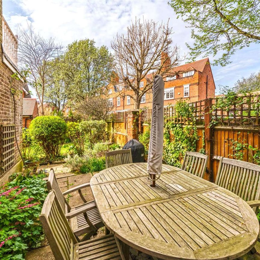 Fabulous family home in Bedford Park - Photo 1