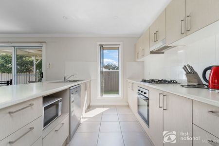 3 BEDROOM 2 BATHROOM FULLY FURNISHED HOME - Photo 5