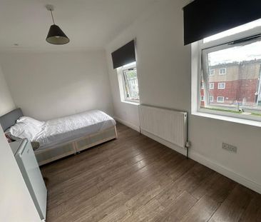 1 bedroom in a house share to rent - Photo 2