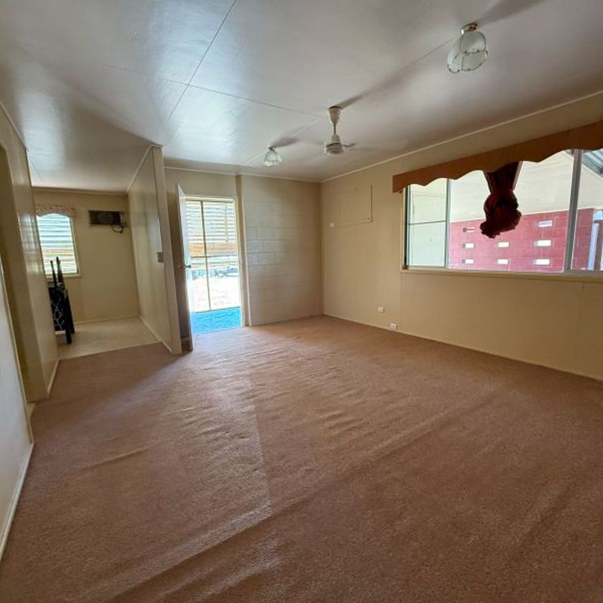 Walking Distance to Local Shops&comma; Sporting Clubs and Pubs - Photo 1