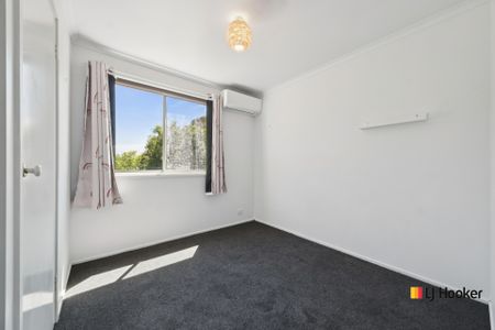 Family Living In Popular Amaroo - Photo 2