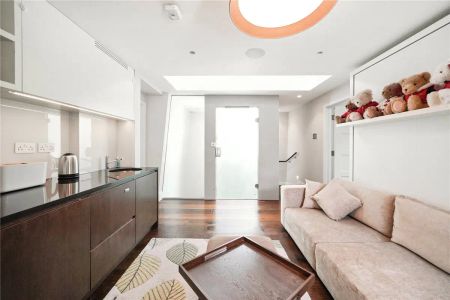 5 bedroom house in St John's Wood - Photo 3