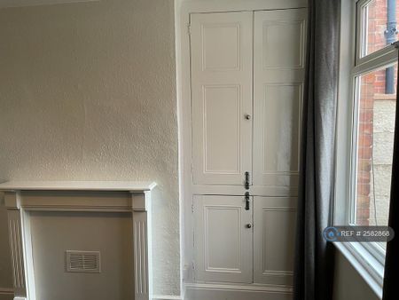 3 bedroom end of terrace house to rent - Photo 4