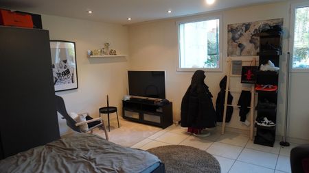 Garden apartment in a beautiful and sunny location - Photo 2