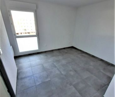 Location Appartement 2 pièces 41m² NIMES 30000 - Photo 2
