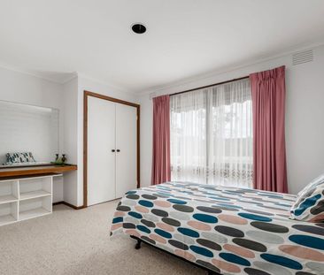 SPACIOUS FAMILY HOME - Photo 6