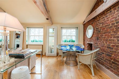 Spacious and Bright Penthouse on a Prime London Square - Photo 4