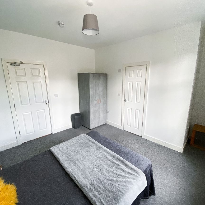 Room 5, 26 Glyn Avenue - Photo 1