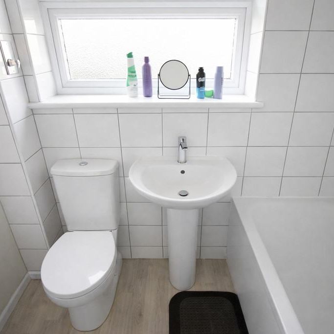 1 bedroom in a house share to rent - Photo 1