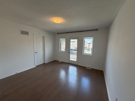 For Lease - 1369 William Halton Parkway, Oakville, Ontario - Photo 2
