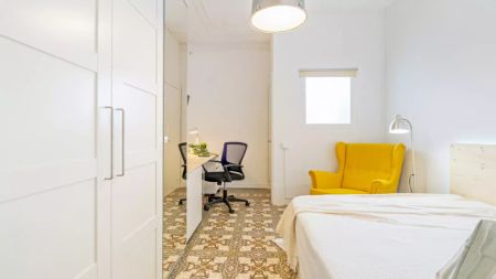 Room in a shared 5-bedroom apartment for rent in La Dreta de l'Eixample. - Photo 3