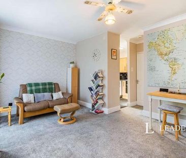 Pembroke Avenue, KT12 - Photo 3