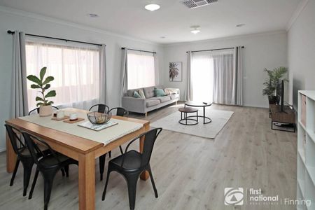Modern 4 Bedroom Home - Photo 5