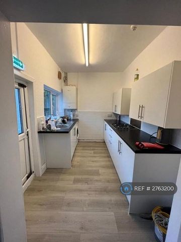 1 bedroom in a house share to rent - Photo 5