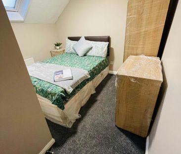 1 bedroom in a house share to rent - Photo 2