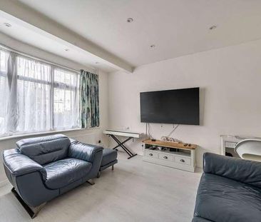 Curzon Avenue, Stanmore, HA7 - Photo 1