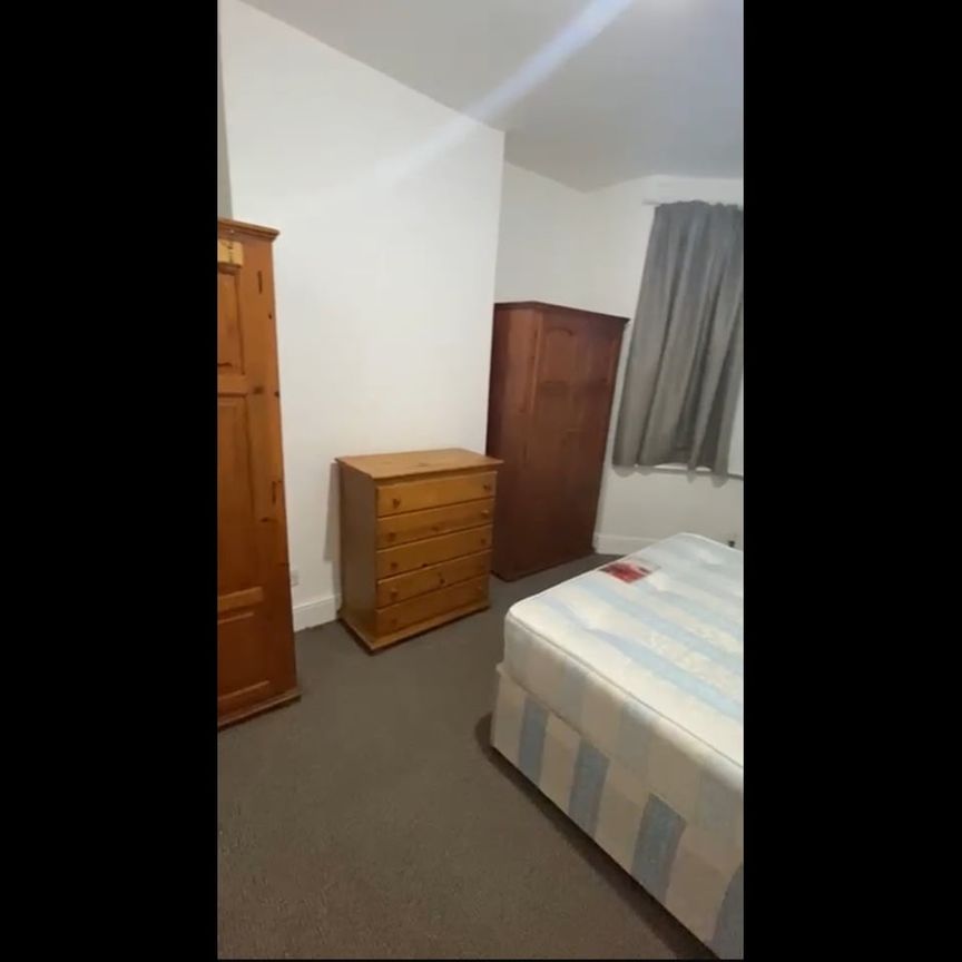 Room in a Shared House, Alric Avenue, NW10 - Photo 1