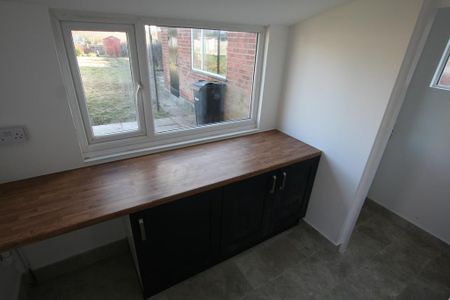 3 bedroom semi-detached house to rent - Photo 3