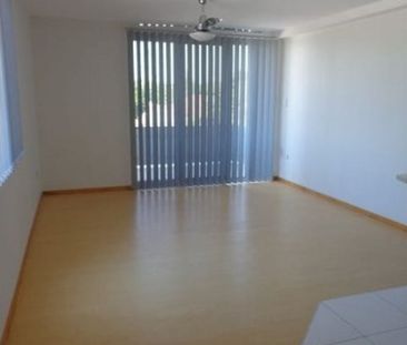 Two Bedroom Apartment - Including A/C - Photo 2