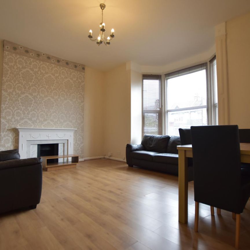 Ballards Lane, Finchley, N12, London - Photo 1