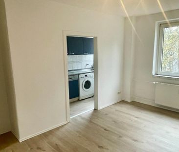 Zentrale Lage ! Moderne 2 Zimmer Wohnung mit Einbauküche, Waschmasc... - Foto 1