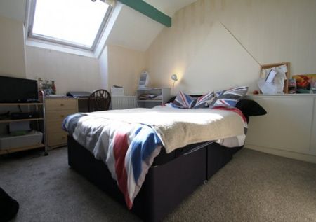 4 Bed - Bright 4 Bedroom House, Crookes - Photo 5